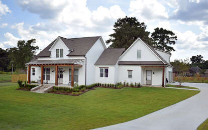 Modern Farmhouse House Plan #4534-00118 Build Photo