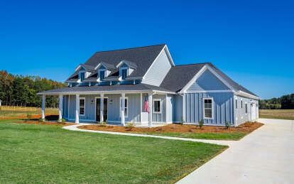 Modern Farmhouse House Plan #4534-00123 Build Photo