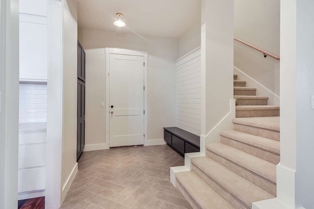 Modern Mudroom Design Ideas & Floor Plans | Small, Large | America's ...