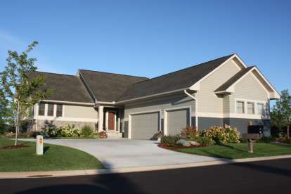 2 Bed, 2 Bath, 3007 Square Foot House Plan - #098-00174