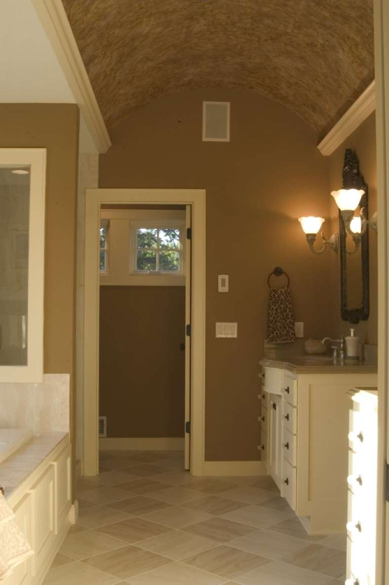 Traditional House Plan #098-00201 Additional Photo
