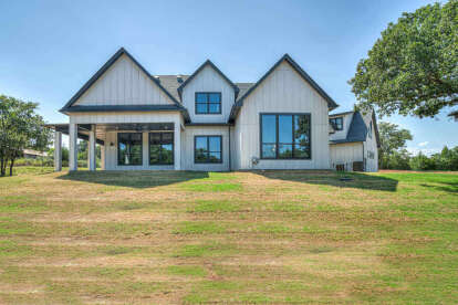 Modern Farmhouse House Plan #9401-00018 Build Photo