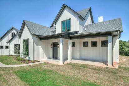 Modern Farmhouse House Plan #9401-00018 Build Photo