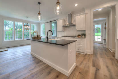 Modern Farmhouse House Plan #098-00296 Build Photo