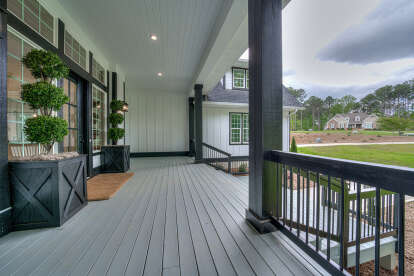 Modern Farmhouse House Plan #098-00296 Build Photo