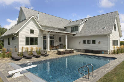 Modern Farmhouse House Plan #098-00302 Build Photo