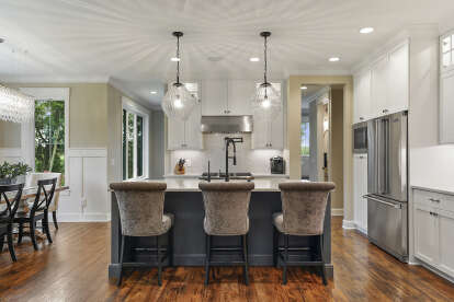 Modern Farmhouse House Plan #098-00302 Build Photo