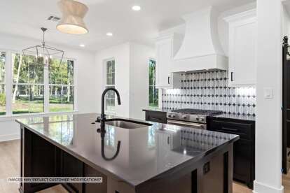 Modern Farmhouse House Plan #098-00302 Build Photo
