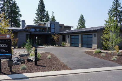 Mid Century Modern House Plan #5829-00018 Elevation Photo