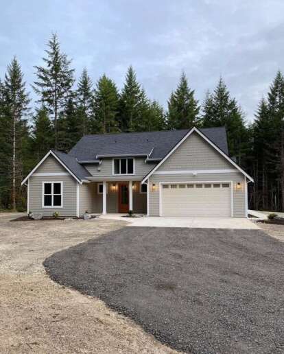 Modern Farmhouse House Plan #2559-00815 Build Photo