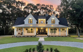 Modern Farmhouse House Plan #098-00316 Build Photo