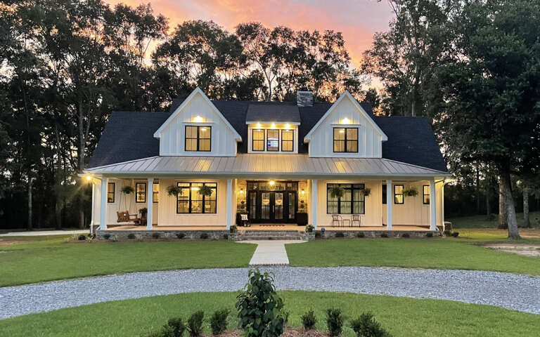 Modern Farmhouse House Plan #098-00316 Build Photo
