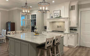 Modern Farmhouse House Plan #098-00316 Build Photo