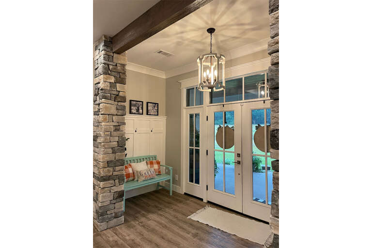 Modern Farmhouse House Plan #098-00316 Build Photo