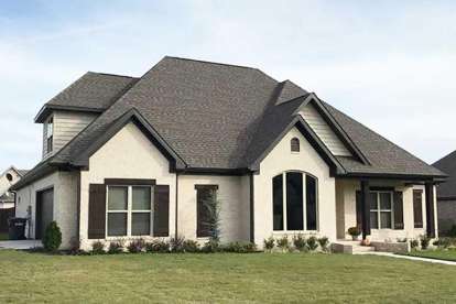 Traditional House Plan #8318-00122 Elevation Photo