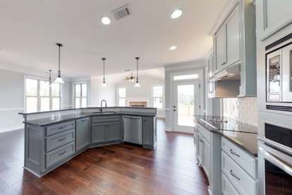 Traditional House Plan #8594-00401 Additional Photo