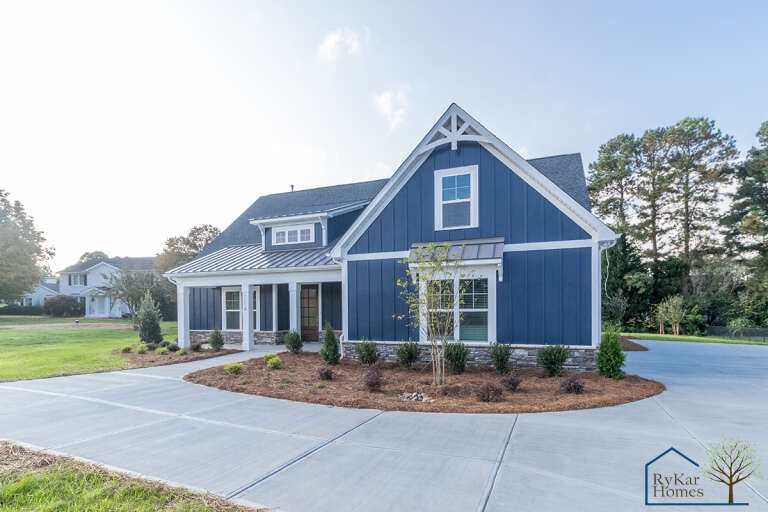 Modern Farmhouse House Plan #009-00289 Build Photo