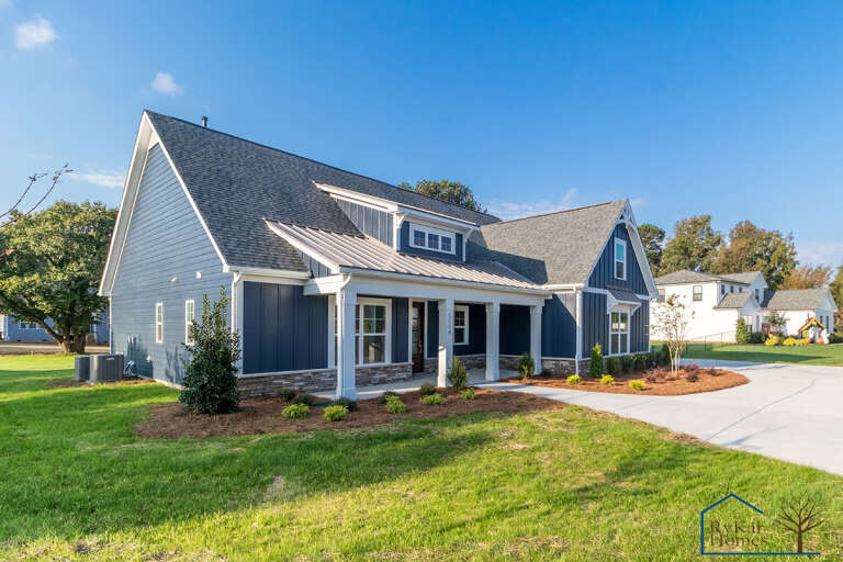 Modern Farmhouse House Plan #009-00289 Build Photo