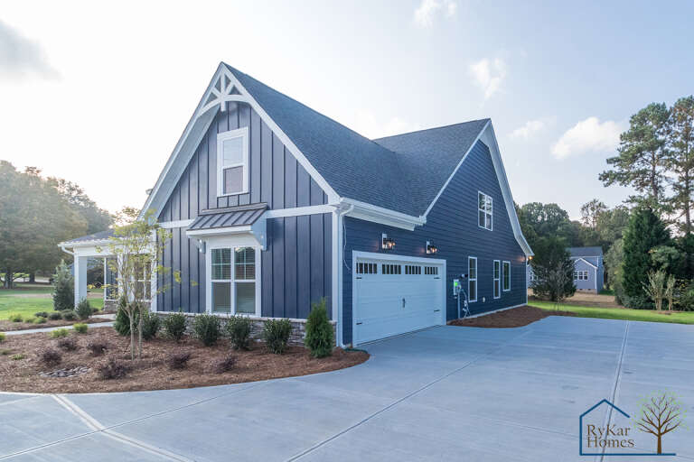 Modern Farmhouse House Plan #009-00289 Build Photo