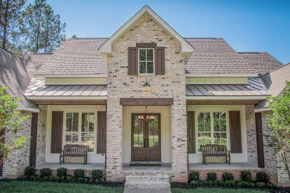 Modern Farmhouse House Plan #041-00201 Build Photo