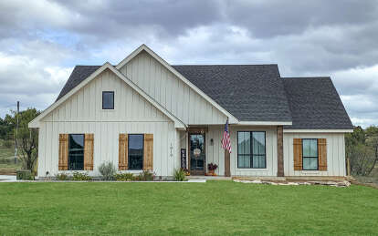 Modern Farmhouse House Plan #041-00203 Build Photo