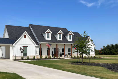 Modern Farmhouse House Plan #4534-00020 Build Photo