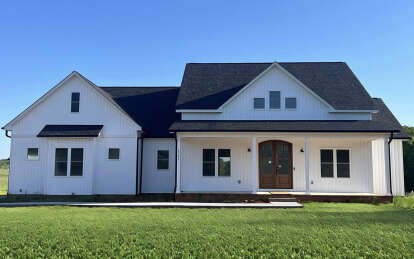 Modern Farmhouse House Plan #8318-00142 Build Photo