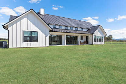 Modern Farmhouse House Plan #963-00408 Build Photo