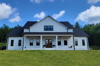 Modern Farmhouse House Plan #041-00216 Build Photo