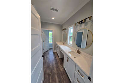 Modern Farmhouse House Plan #041-00216 Build Photo