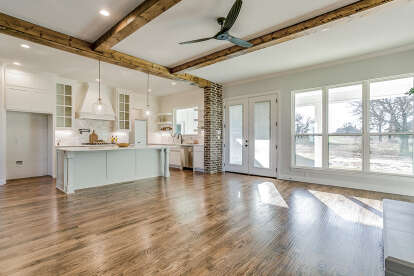 Modern Farmhouse House Plan #041-00216 Build Photo