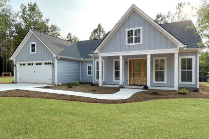 Modern Farmhouse House Plan #041-00221 Build Photo