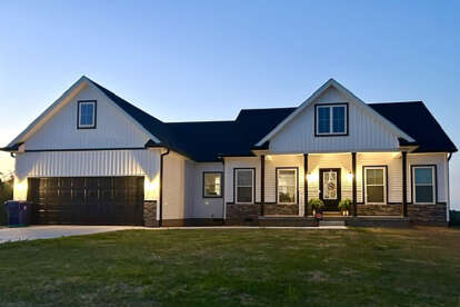 Modern Farmhouse House Plan #041-00221 Build Photo