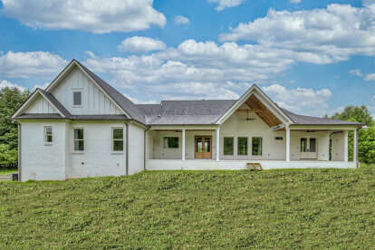 Modern Farmhouse House Plan #041-00222 Build Photo
