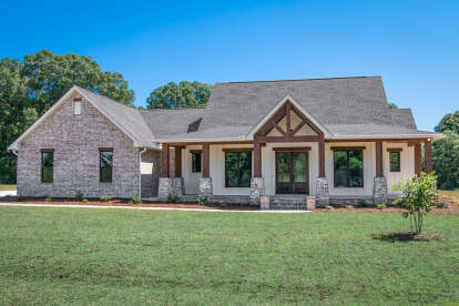 Modern Farmhouse House Plan #041-00230 Build Photo
