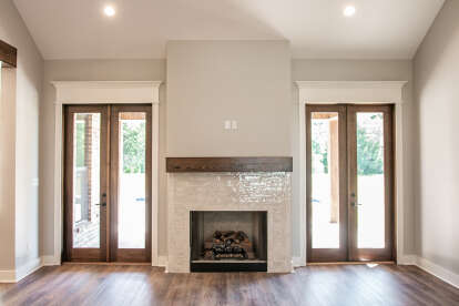 Modern Farmhouse House Plan #041-00230 Build Photo