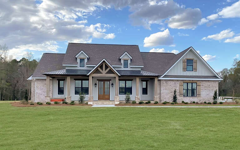 Modern Farmhouse House Plan #4534-00035 Build Photo