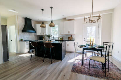 Modern Farmhouse House Plan #2559-00849 Build Photo