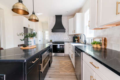 Modern Farmhouse House Plan #2559-00849 Build Photo