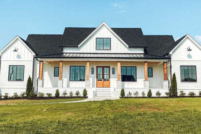 Modern Farmhouse House Plan #4534-00039 Build Photo