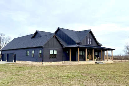 Modern Farmhouse House Plan #4534-00039 Build Photo