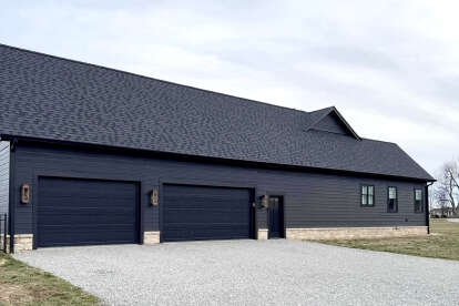 Modern Farmhouse House Plan #4534-00039 Build Photo