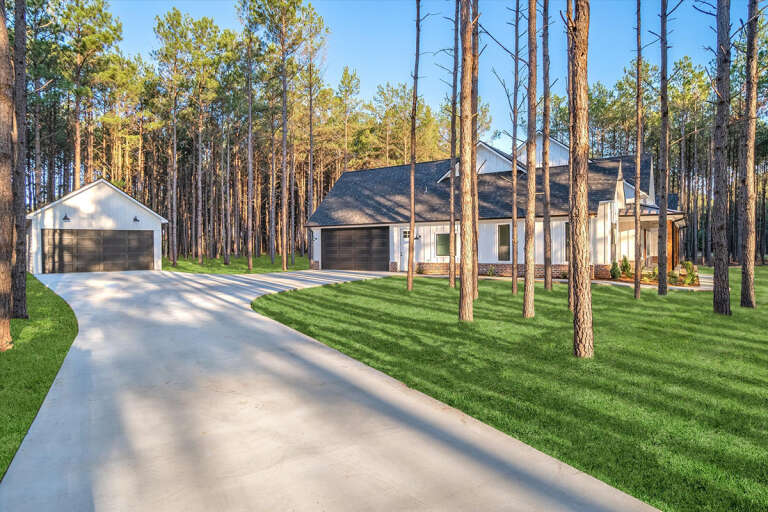Modern Farmhouse House Plan #4534-00039 Build Photo