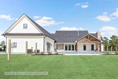 Modern Farmhouse House Plan #098-00326 Build Photo