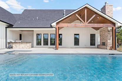 Modern Farmhouse House Plan #098-00326 Build Photo