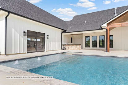 Modern Farmhouse House Plan #098-00326 Build Photo