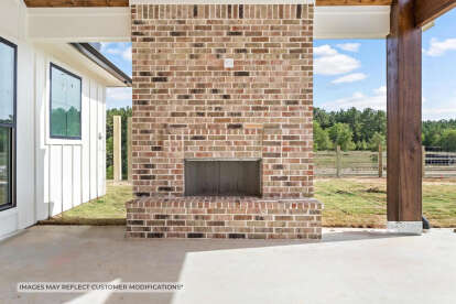 Modern Farmhouse House Plan #098-00326 Build Photo