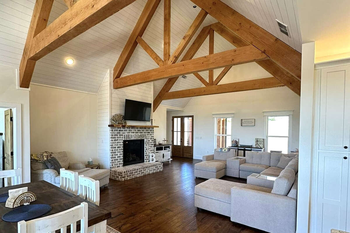 Modern Farmhouse Plan - 2,084 Square Feet, 3-4 Bedrooms, 2.5 Bathrooms | Floor  Plan #009-00295 | America's Best House Plans, image size:1200x800