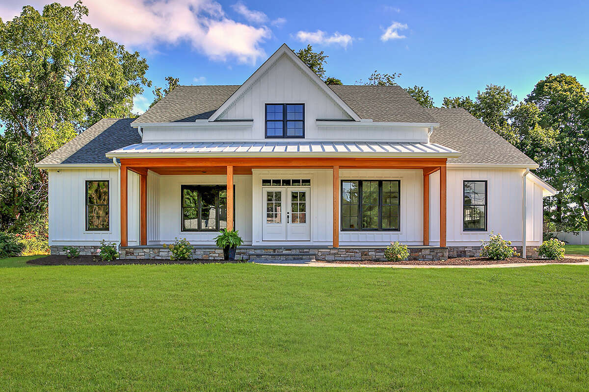 Modern Farmhouse Plan: 2,219 Square Feet, 3-4 Bedrooms, 2.5 Bathrooms ...