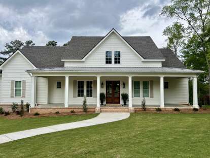 Modern Farmhouse House Plan #4534-00044 Build Photo